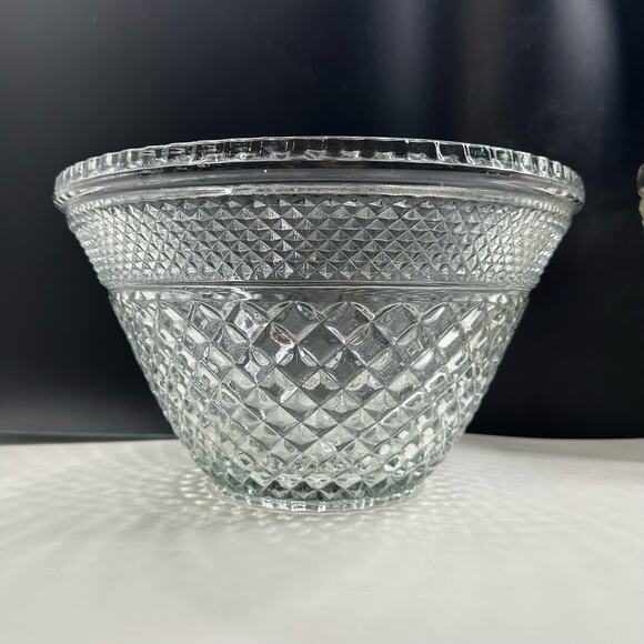 Wexford Clear Glass Punch Bowl Anchor Hocking Centerpiece - Picture 1 of 9
